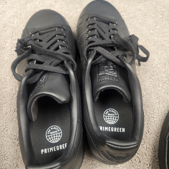 Adidas black sneakers mens 7.5 - Picture 3 of 4